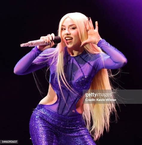 3.676 Ava Max Fotos und hochauflösende Bilder